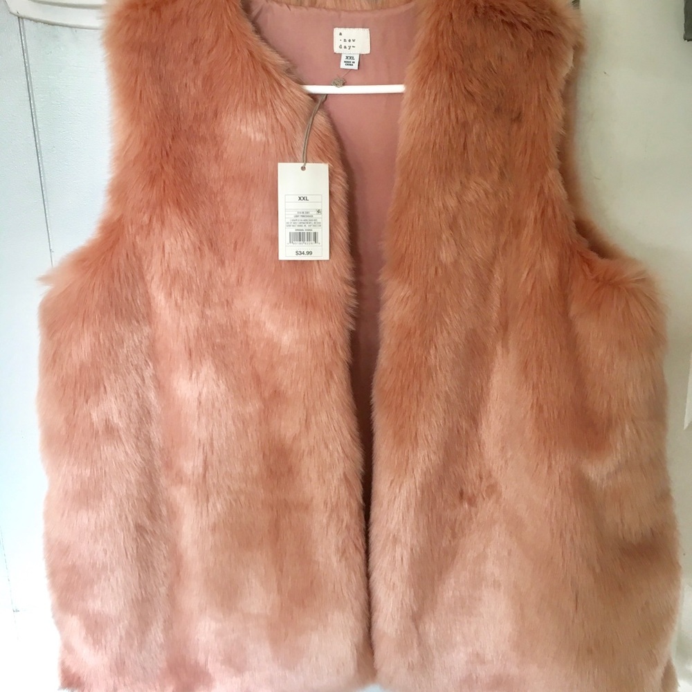 Rose faux fur vest